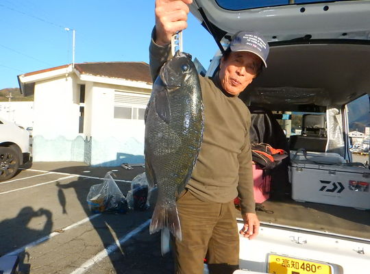 渡船よしだ屋／’２３年１２月８日（金）　磯釣りの釣果①