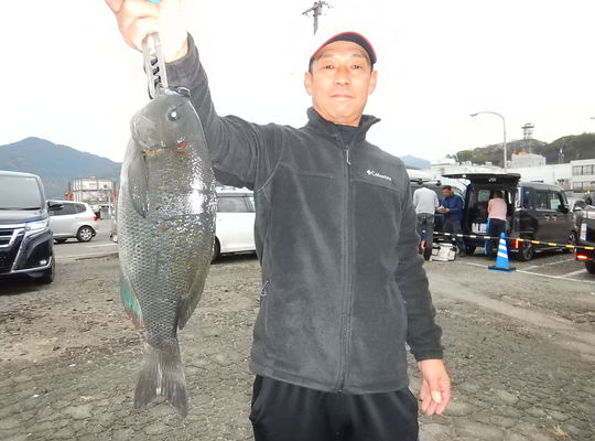 渡船よしだ屋／’２３年１２月３０日（土）　磯釣りの釣果①