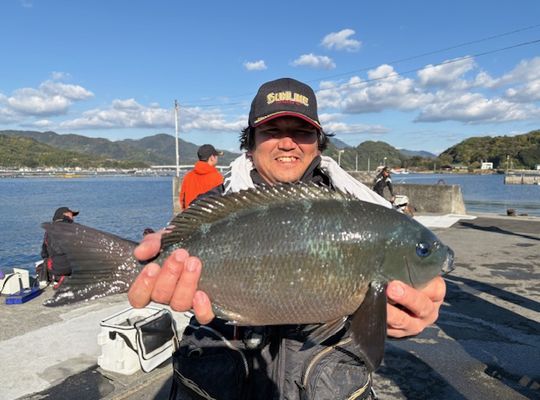 渡船よしだ屋／’２４年１２月１日（日）　磯釣りの釣果①