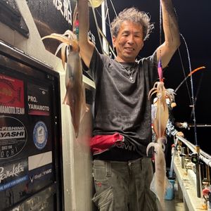 渡船よしだ屋／’２５年８月７日（木）　夜イカ釣り船の釣果①