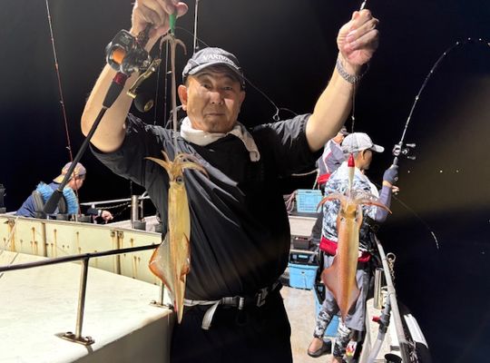 渡船よしだ屋／’２５年８月９日（土）　夜イカ釣り船の釣果①