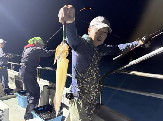 渡船よしだ屋／’２６年８月１９日（水）　夜イカ釣りの釣果①
